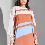 بلوزة بنمط كتل الألوان