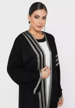 ⁦عباية بتفاصيل مطرزة⁩ - الصورة ⁦3⁩
