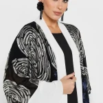 عباية مطرزة بأكمام نمط كيب